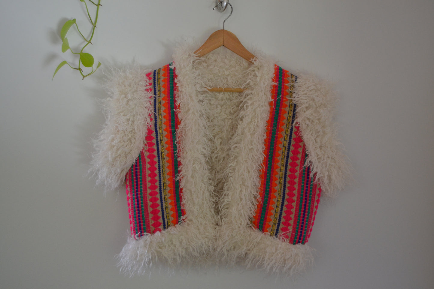 D02-017 - Snowy Vest