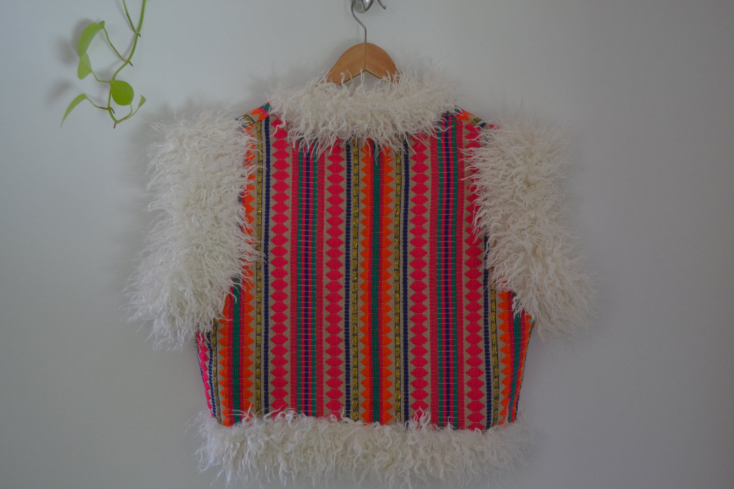 D02-017 - Snowy Vest