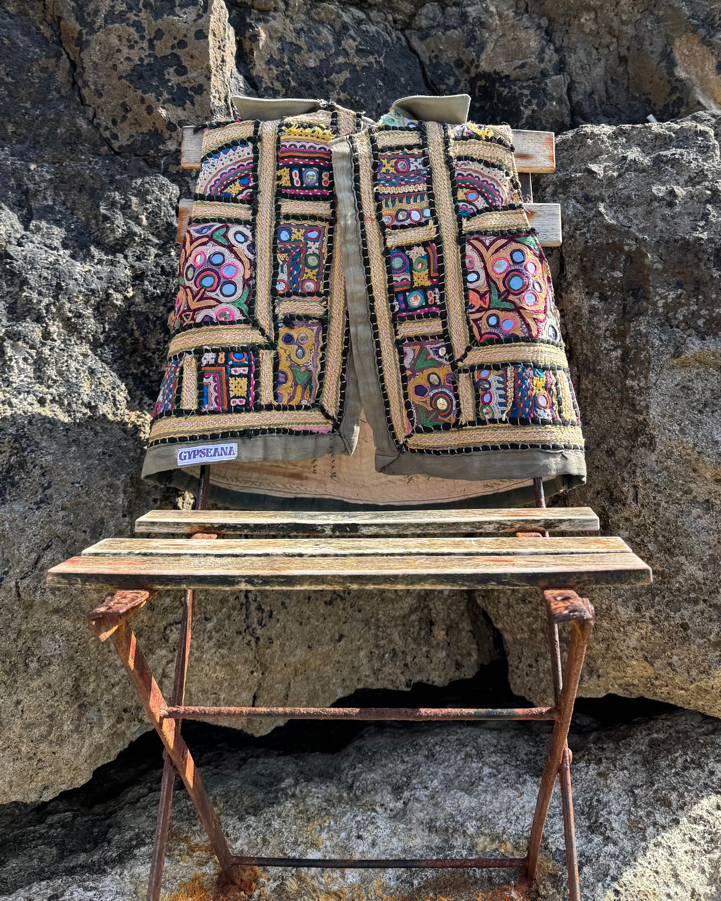 D01-005 - Cala Tribal Vest